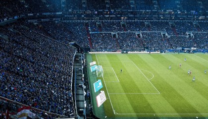 爱游戏官网-巴萨加强中场控制，迎来难得的胜利，巴萨中场有哪些巨星